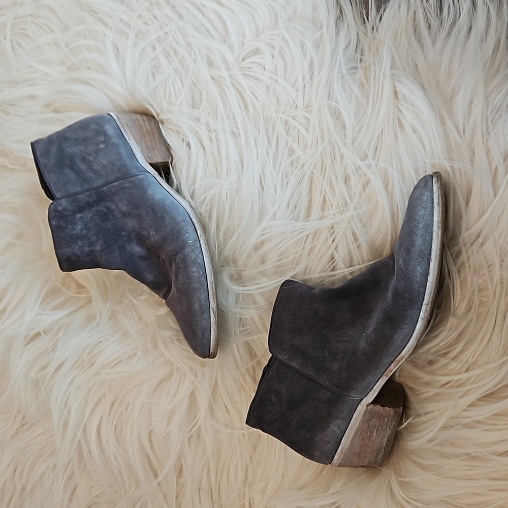 Samedelman booties